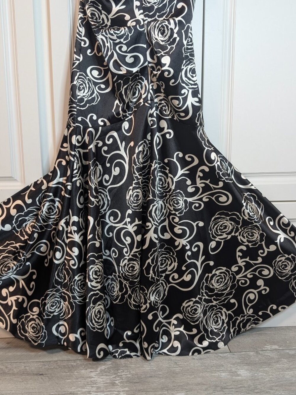 Strapless Sweetheart Satin Black Ivory Floral Mermaid Gown 8 Y2K Formal NWT - Picture 6 of 17
